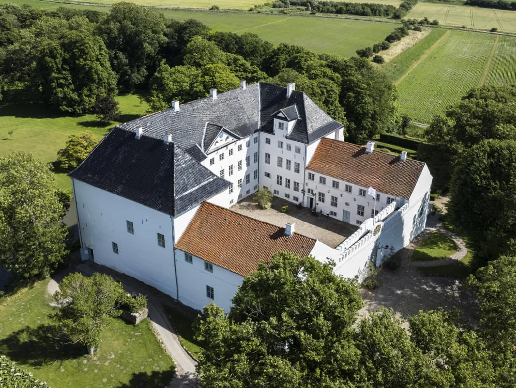 Photo of Dragsholm castle from above.